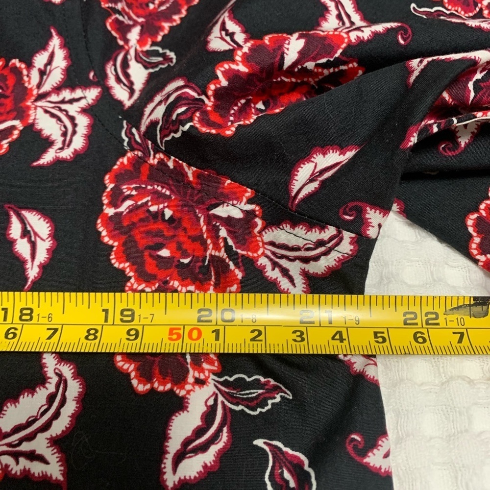 LANDS END WRINKLE FREE NO IRON FLORAL BUTTON DOWN
TUNIC BLOUSE-SIZE 12 - Picture 11 of 13